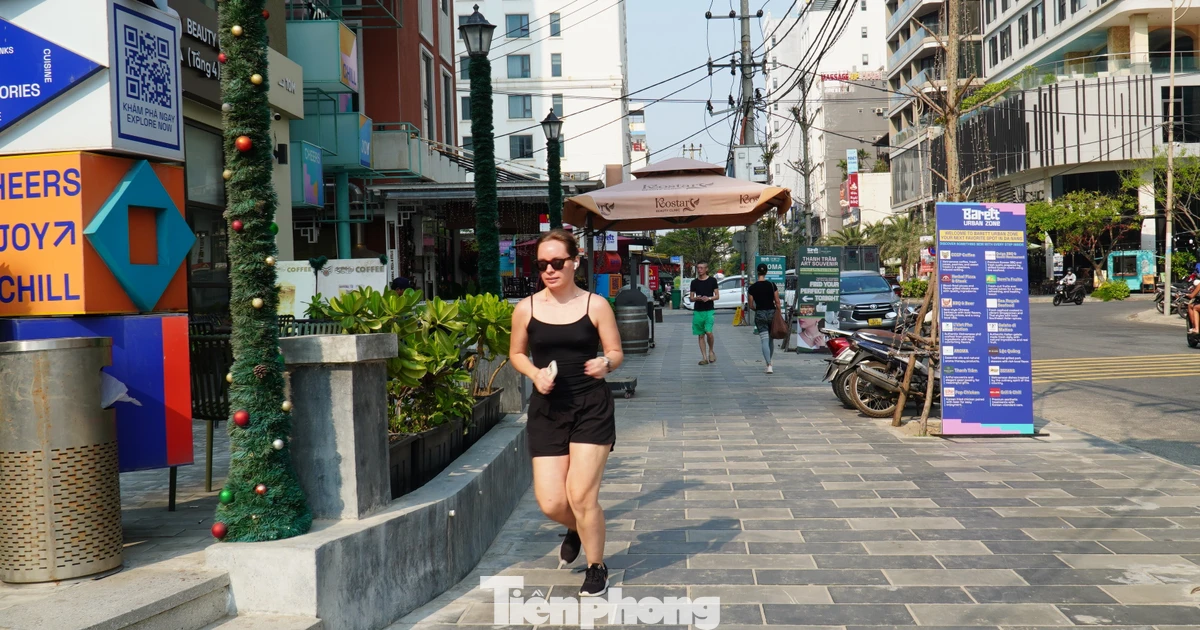 Vỉa hè đường ven biển Đà Nẵng 'thay áo'