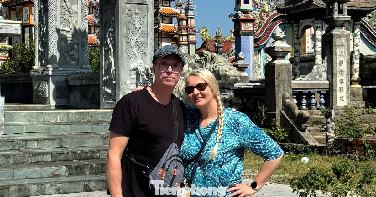 Khách Tây háo hức đi tham quan… nghĩa địa