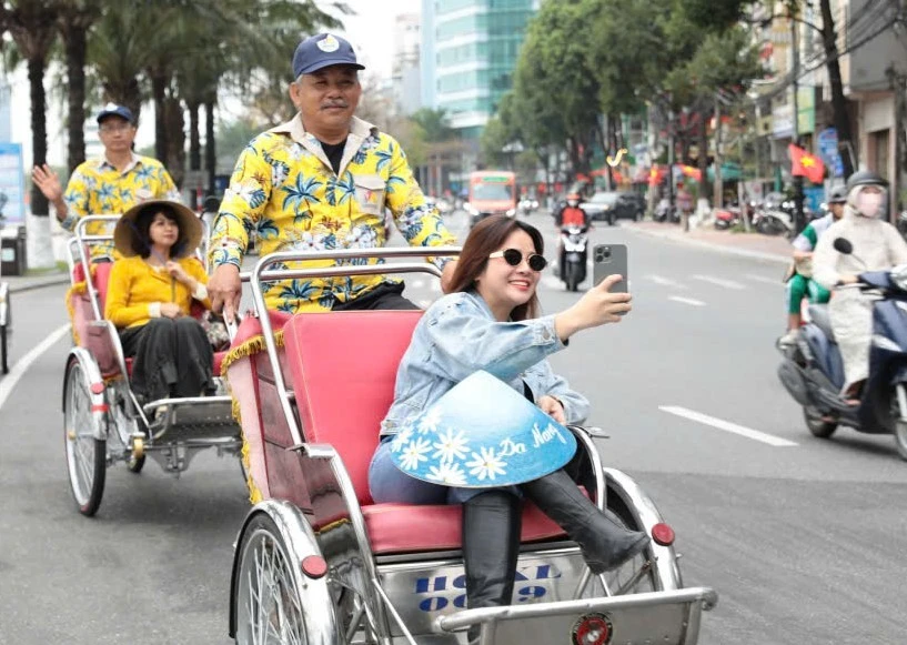 Đội xích lô du lịch Đà Nẵng được đào tạo tiếng Anh