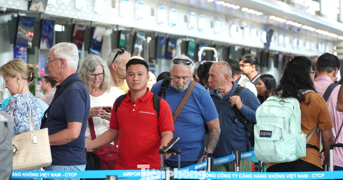 Sân bay Đà Nẵng đông nghịt