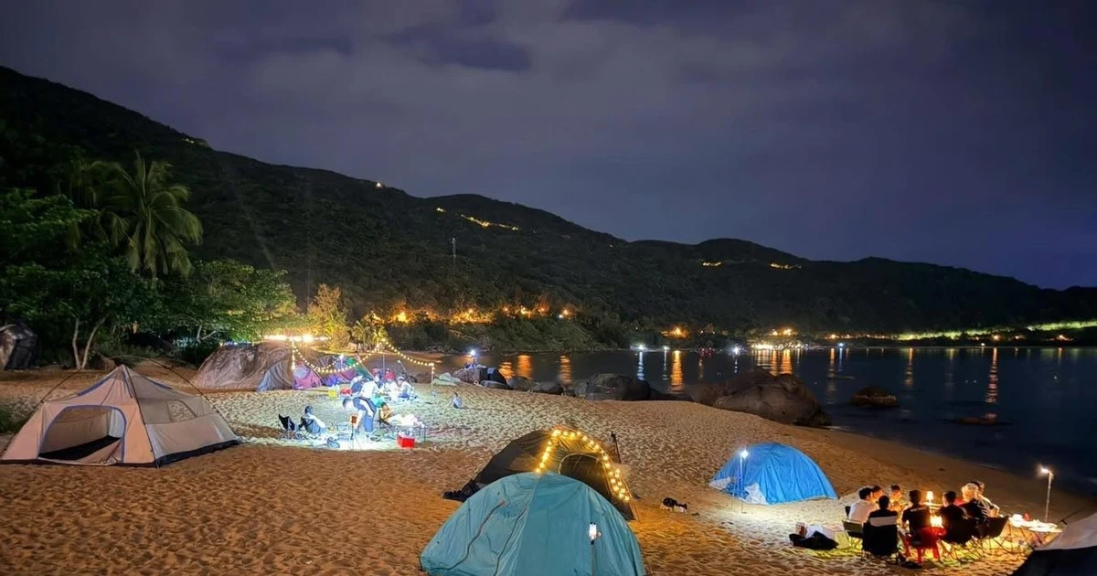 Tháo dỡ lều trại qua đêm trái phép trên bán đảo Sơn Trà