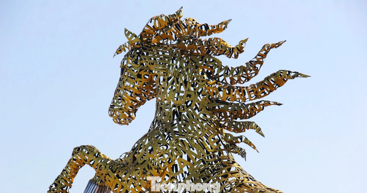 Linh vật ngựa Đà Nẵng mang trên mình tên 94 xã, phường