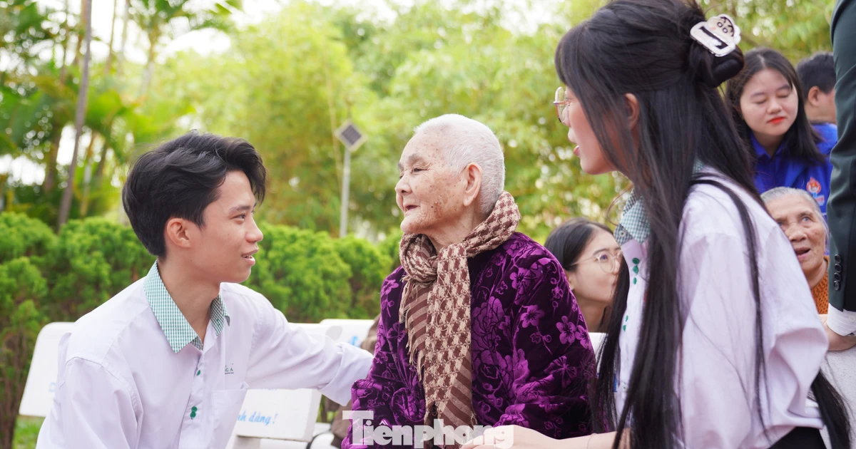 Lễ tưởng niệm 38 năm Gạc Ma: Mắt mẹ cạn khô vì nỗi đau mất con chưa một phút nguôi