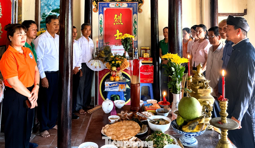 Thắp hương tri ân tại ngôi nhà có 4 liệt sĩ và Mẹ Việt Nam anh hùng