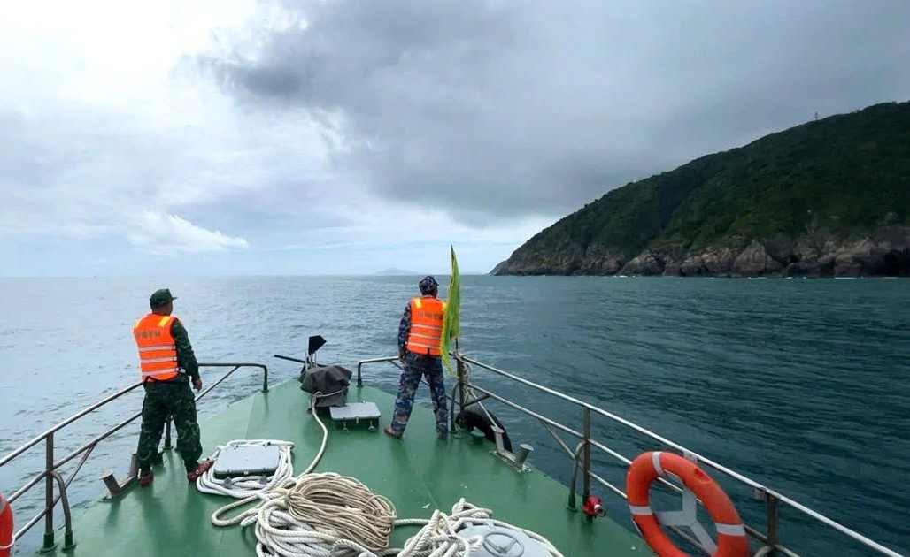 Ra Mũi Nghê trên bán đảo Sơn Trà chụp ảnh, 3 cô gái bị sóng cuốn mất tích