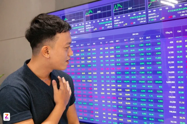 VN-Index đảo chiều ngoạn mục