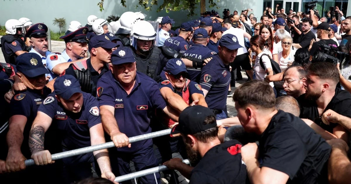 Albania truy nã doanh nhân bán đất cho con rể Tổng thống Mỹ Trump