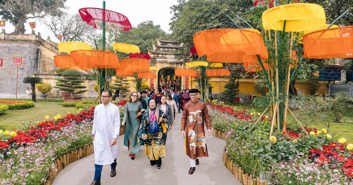Lần đầu tiên có Đường hoa Tết trong không gian Di sản Văn hóa Thế giới Hoàng thành Thăng Long