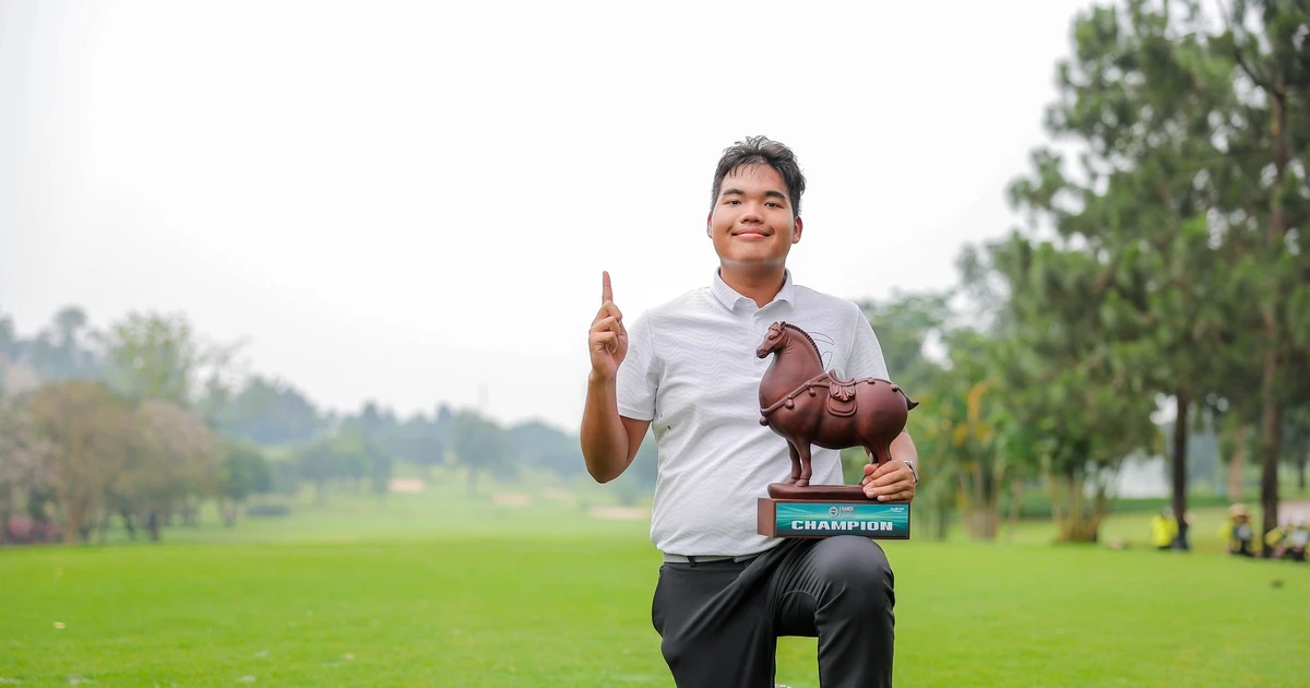 Nhà vô địch Golf Quốc gia 2024 Nguyễn Đức Sơn giành danh hiệu chuyên nghiệp đầu tiên