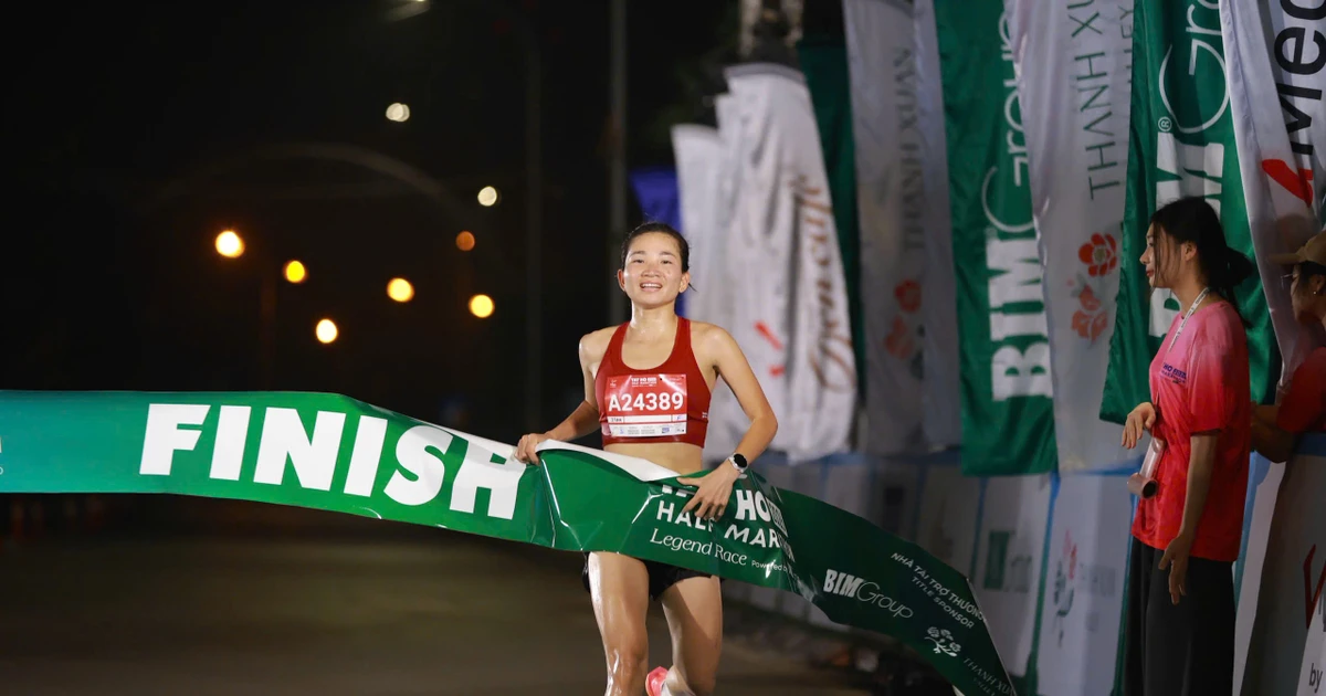 Nguyễn Thị Oanh, Nguyễn Trung Cường 'vô đối' tại Tay Ho Half Marathon 2026