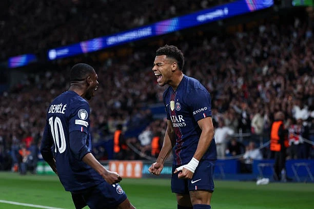 PSG thắng dễ Liverpool, đặt một chân vào bán kết Champions League