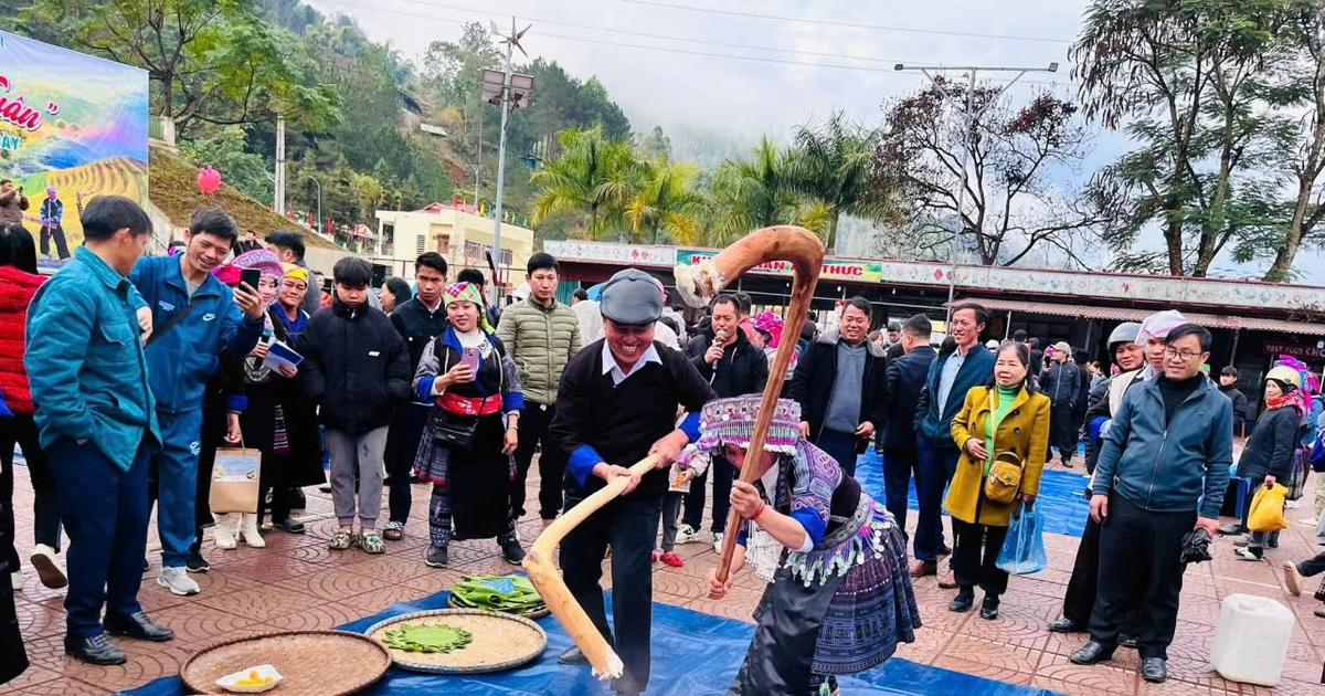 Hình ảnh lễ hội giã bánh giầy của người Mông