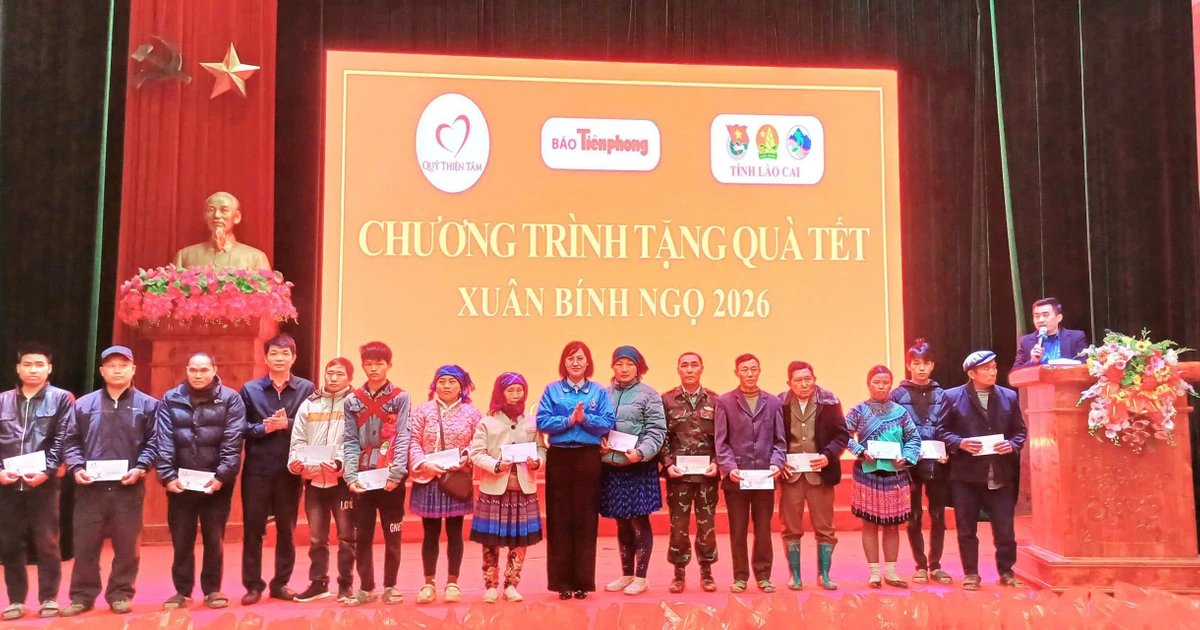 Trao quà Tết của quỹ Thiện Tâm đến người có hoàn cảnh khó khăn ở Lào Cai