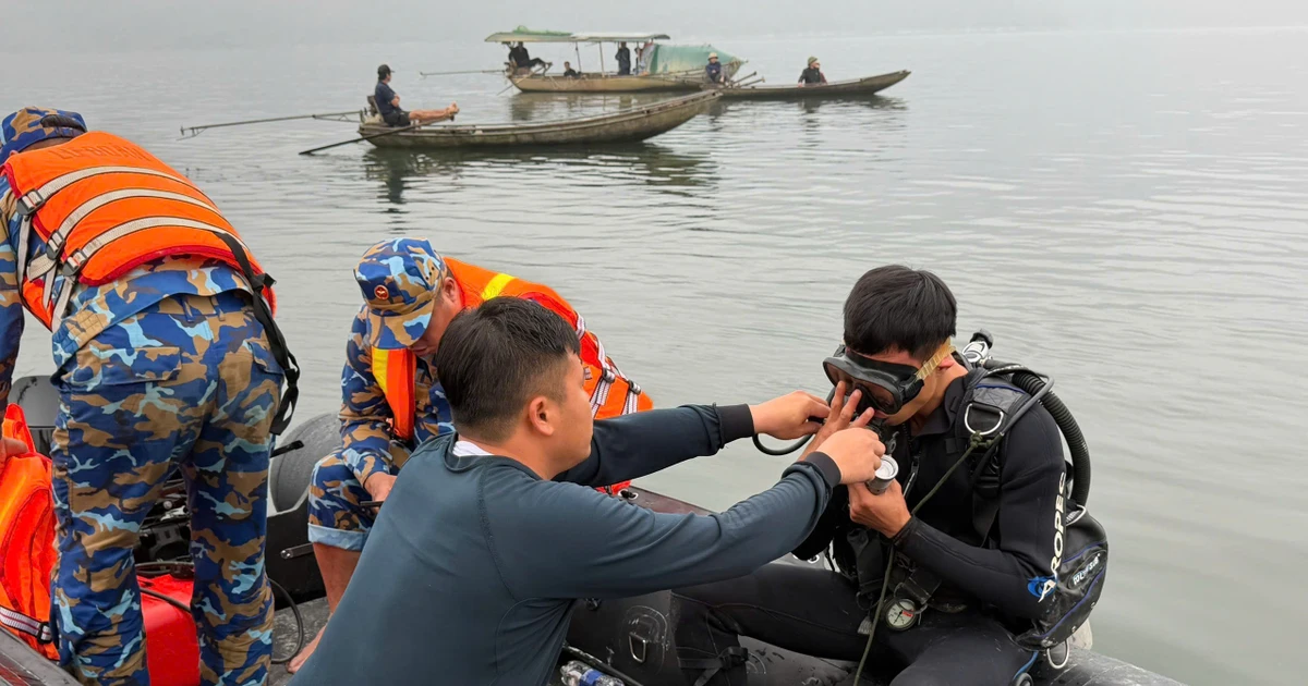 Lật tung lòng hồ tìm kiếm nạn nhân mất tích vụ chìm tàu ở Thác Bà