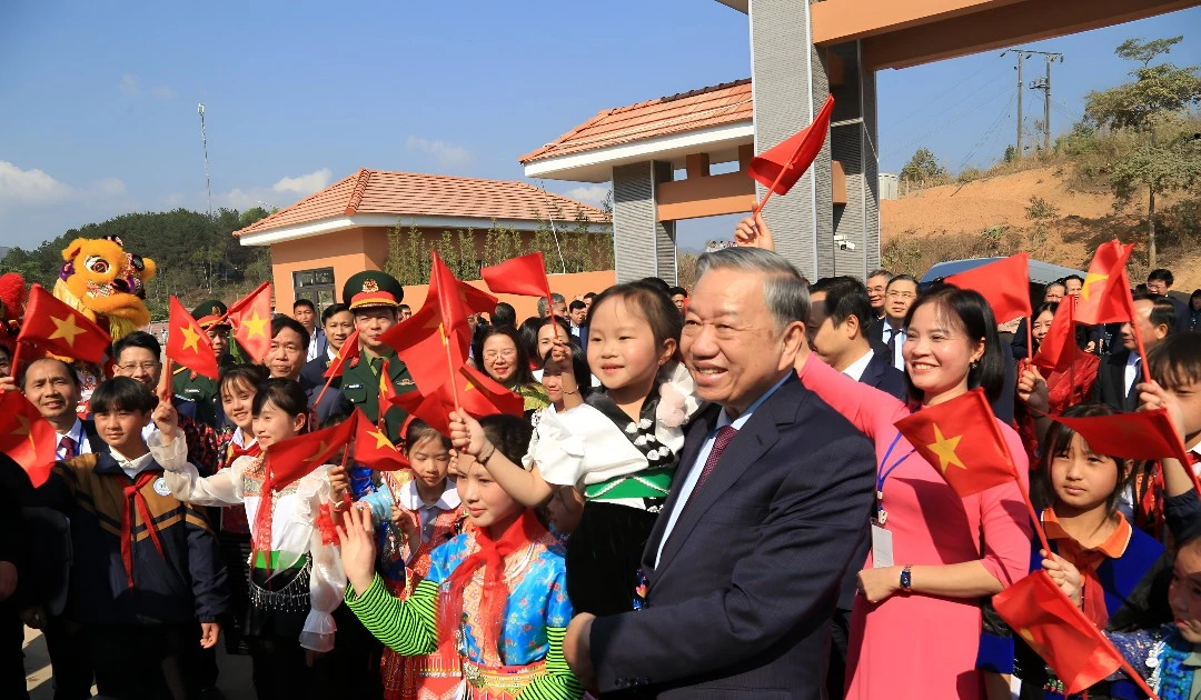 Tổng Bí thư Tô Lâm dự lễ khánh thành trường học vùng biên giới tại Điện Biên