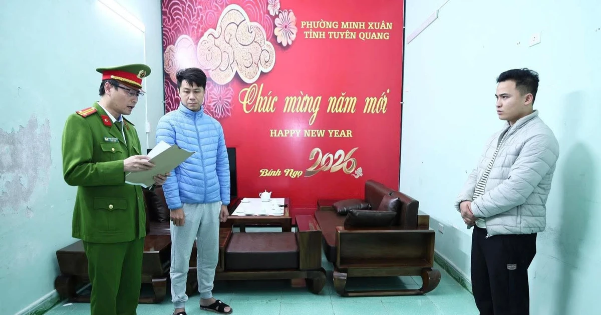 Bắt giam đối tượng kéo kính ôtô làm kẹt tay, kéo lê CSGT tại Tuyên Quang