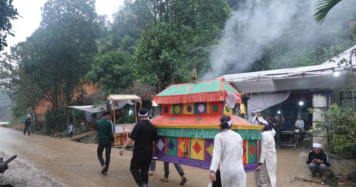 Thảm kịch chìm tàu trên hồ Thác Bà: Bốn gia đình một nỗi tang thương