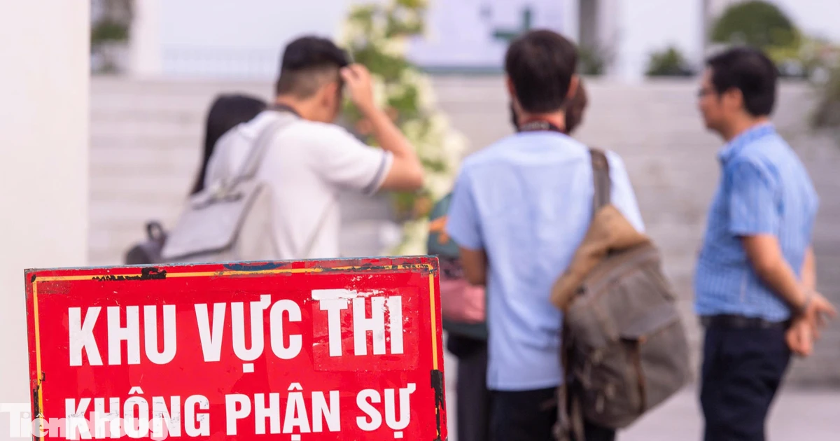 Thí sinh Tuyên Quang làm thủ tục dự thi tốt nghiệp