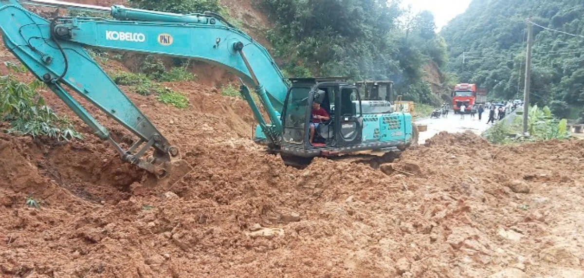 Chưa thông đường 32 từ Lào Cai đi Lai Châu do sạt lở nặng