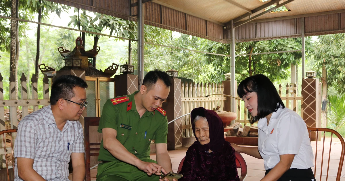 Hành chính công 'đến tận cửa': Người dân không phải đi xa 20km vẫn xong thủ tục trong ngày