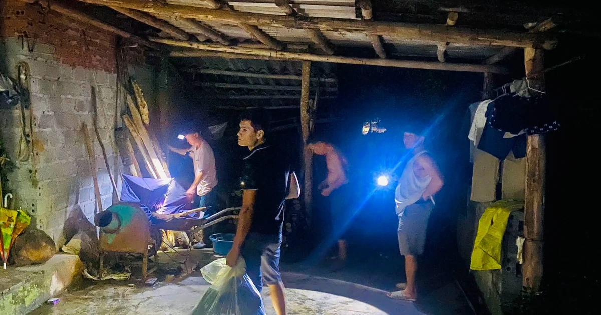 Lào Cai: Di dời 16 hộ dân trong đêm khỏi khu vực có nguy cơ sạt lở