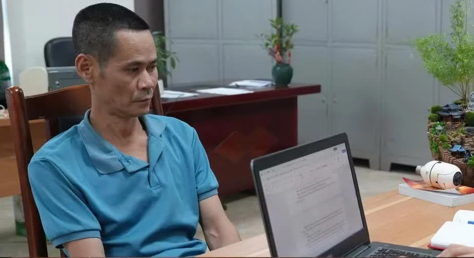 Bắt quả tang đối tượng mang súng đi tiêu thụ