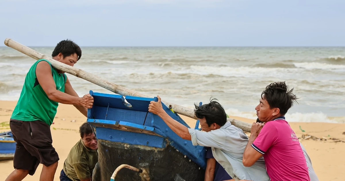 Quân dân Quảng Trị chạy đua với bão số 10