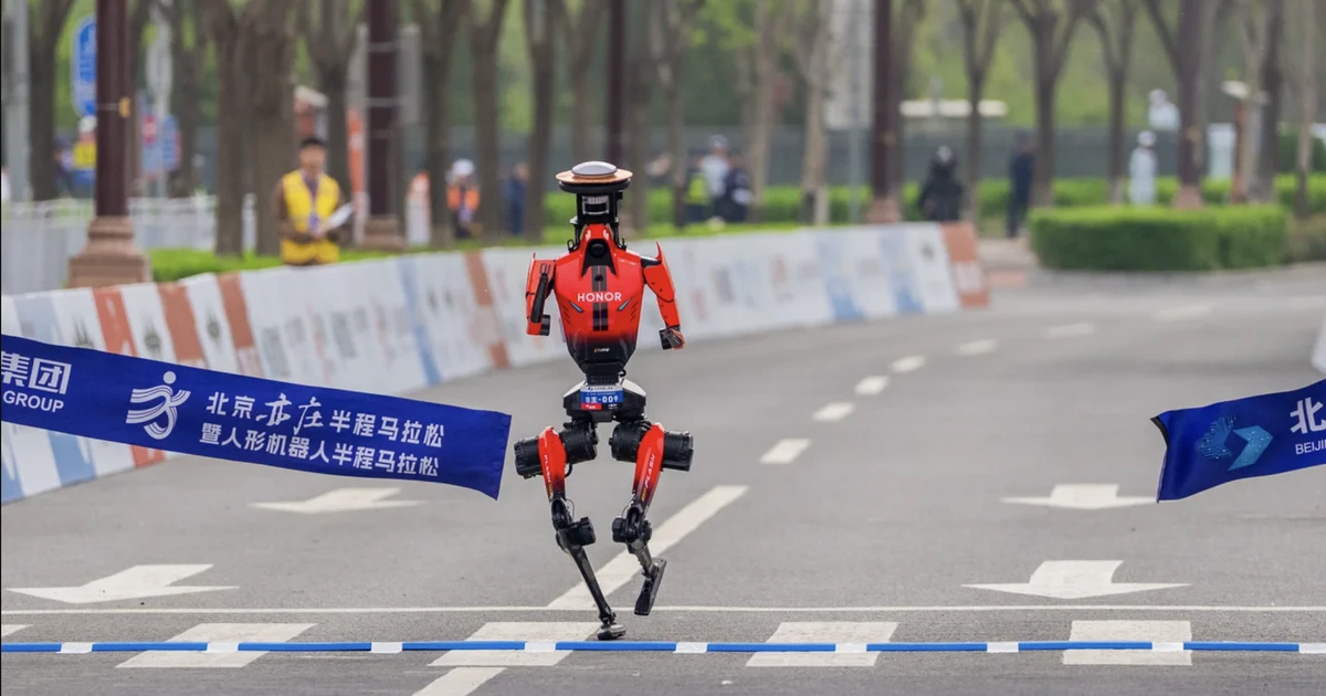 Robot AI phá kỷ lục thế giới bán marathon của Jacob Kiplimo