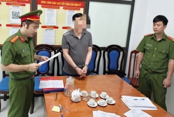 Cựu cán bộ Ủy ban Kiểm tra Tỉnh ủy Hòa Bình bị bắt vì lừa 'chạy việc'