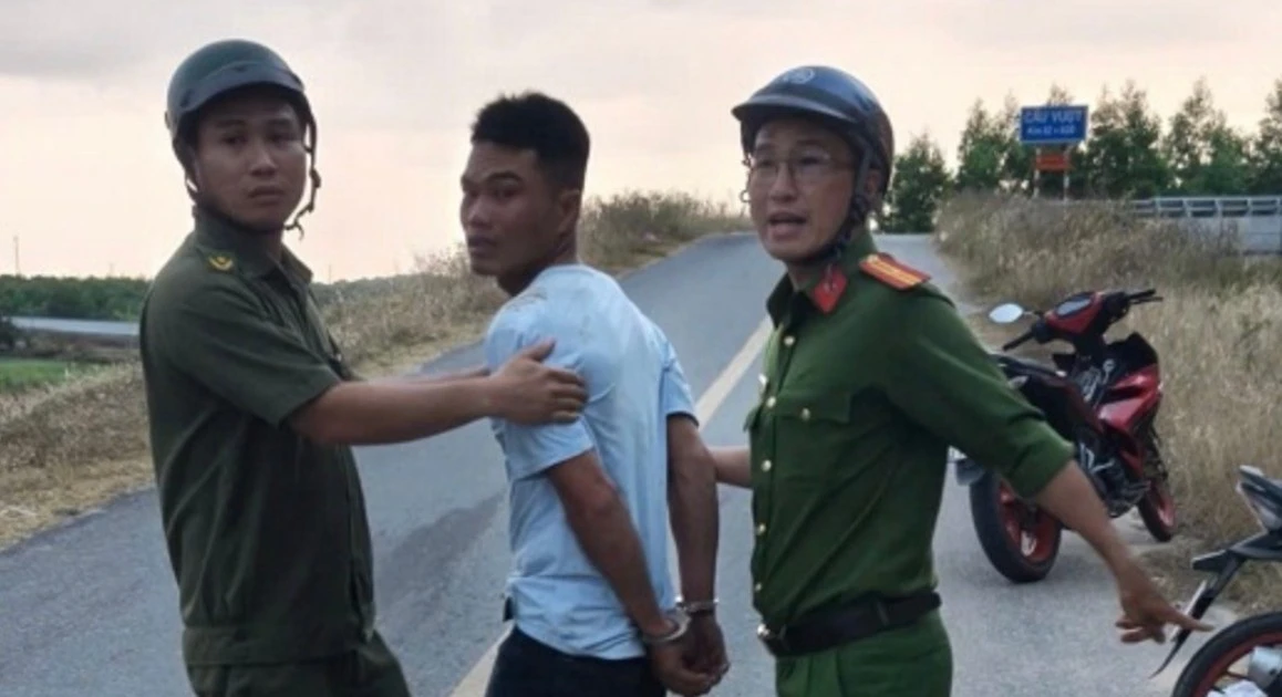 Bắt giữ gã chồng đâm chết vợ rồi bế con 9 tháng tuổi bỏ trốn