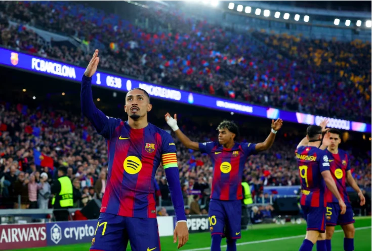 Raphinha và Lewandowski cùng lập cú đúp, Barcelona hủy diệt Newcastle 7-2 tại Champions League