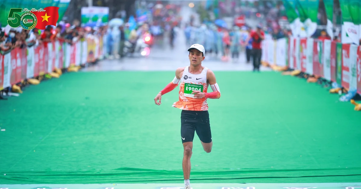 Không khoan nhượng trên đường chạy 42,195km tại Tiền Phong Marathon 2026