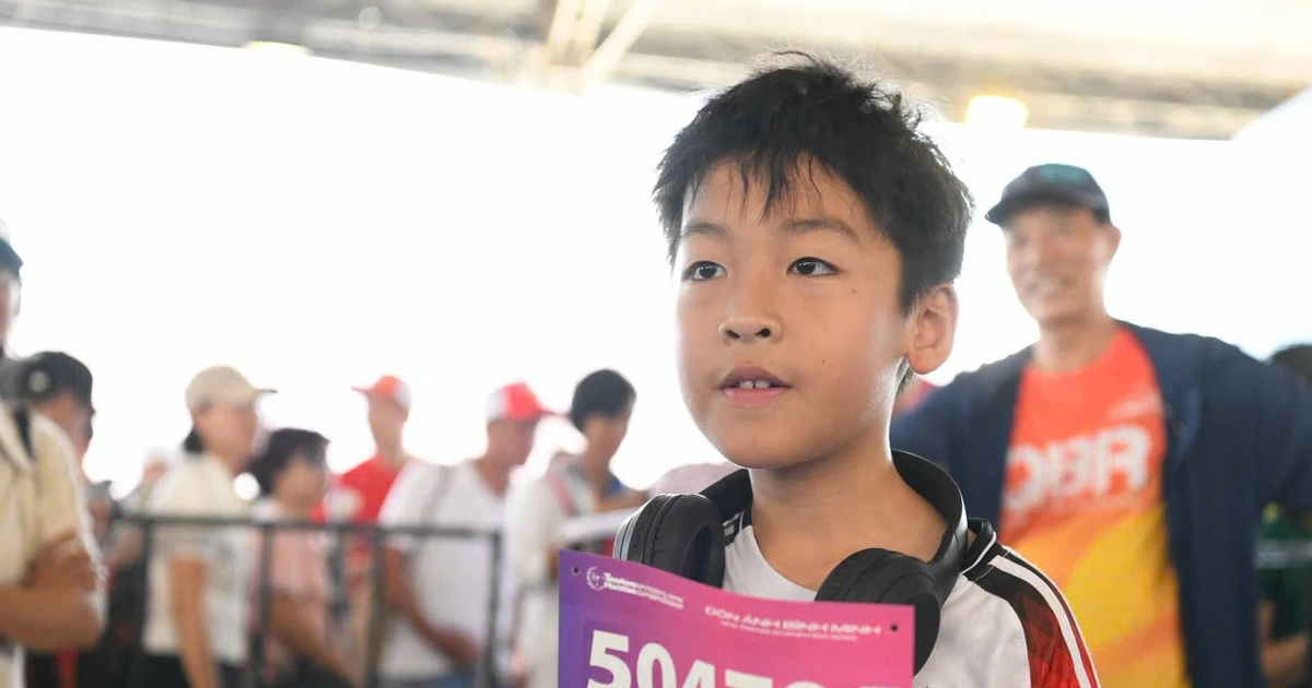 Check-in, nhận BIB và đếm ngược: Tiền Phong Marathon 2026 'bùng nổ' trước giờ G