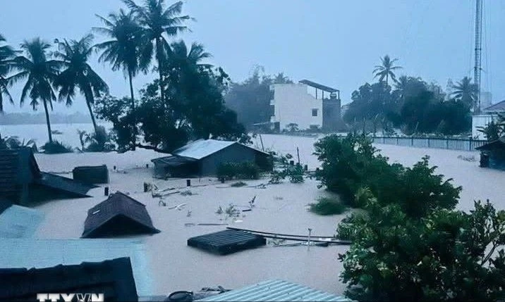 Sẵn sàng dùng trực thăng di dân khỏi vùng nguy hiểm ở Đắk Lắk