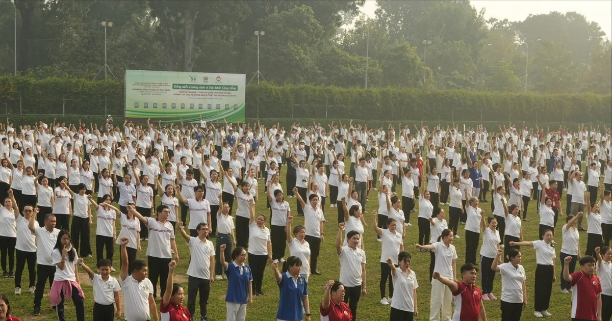 Gần 2.000 người tham gia đồng diễn dưỡng sinh vì sức khỏe cộng đồng