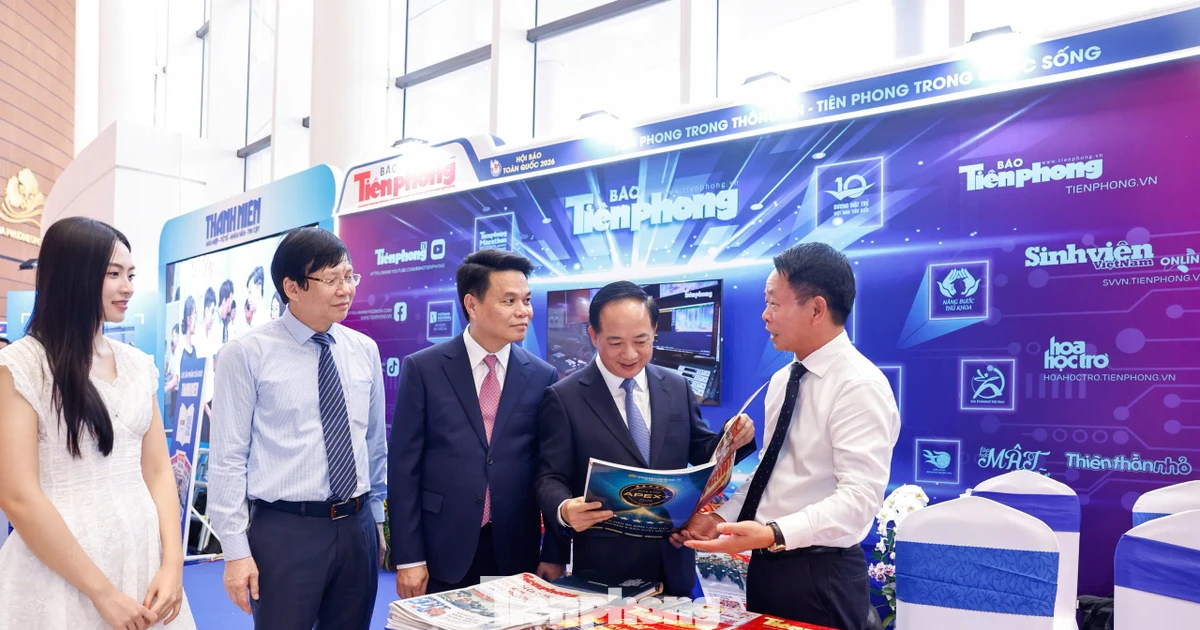 Gian hàng Hội Báo toàn quốc 2026 hút khách với công nghệ và sắc màu