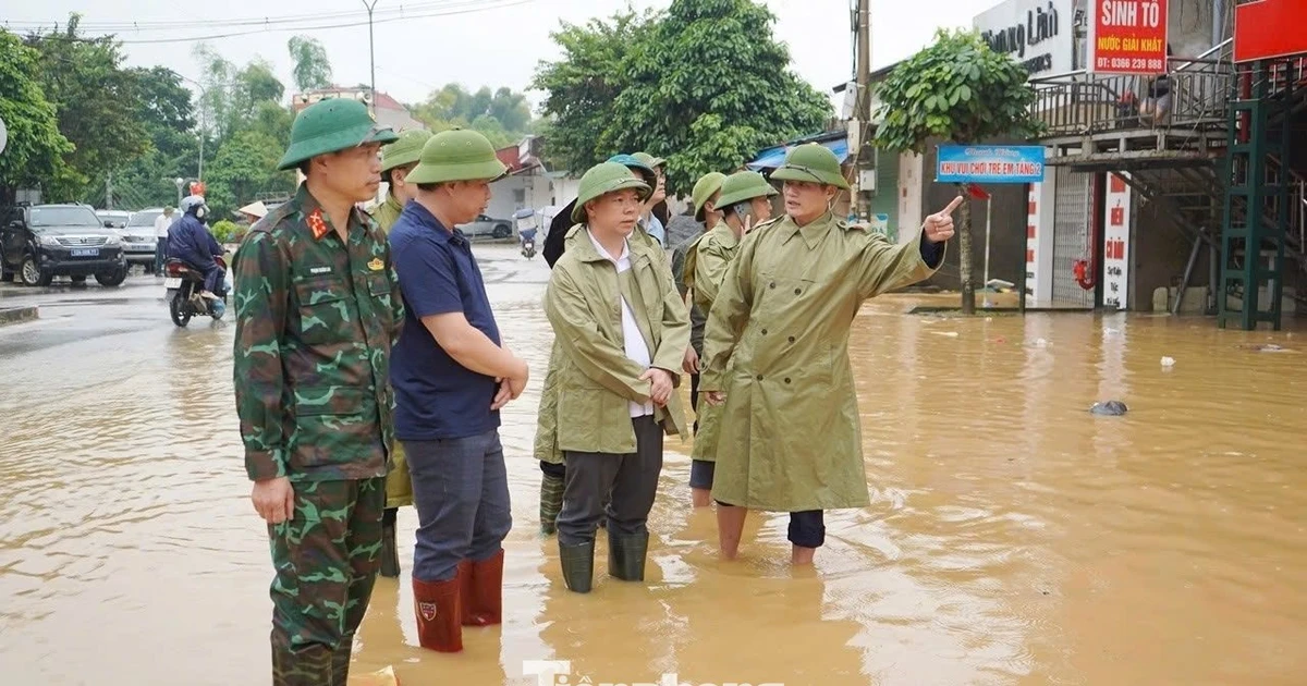 Quân đội, công an sẵn sàng lực lượng hỗ trợ nhân dân phòng, chống lũ lụt