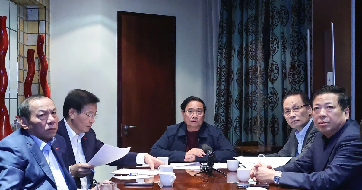 Từ Nam Phi, Thủ tướng chủ trì cuộc họp trực tuyến khắc phục hậu quả mưa lũ