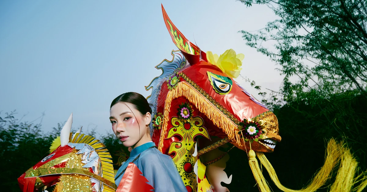 Nam sinh Sân khấu Điện ảnh dùng ngựa vàng mã thực hiện bộ ảnh nghệ thuật độc đáo, đậm chất văn hóa