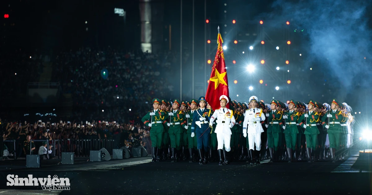 Vó ngựa kỵ binh và bước chân hào hùng của lực lượng vũ trang trong đêm concert Âm vang Tổ quốc