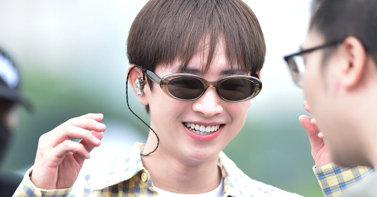 CONGB rạng rỡ 'sound check' tại Concert 'Thanh xuân', fan đứng ngồi không yên