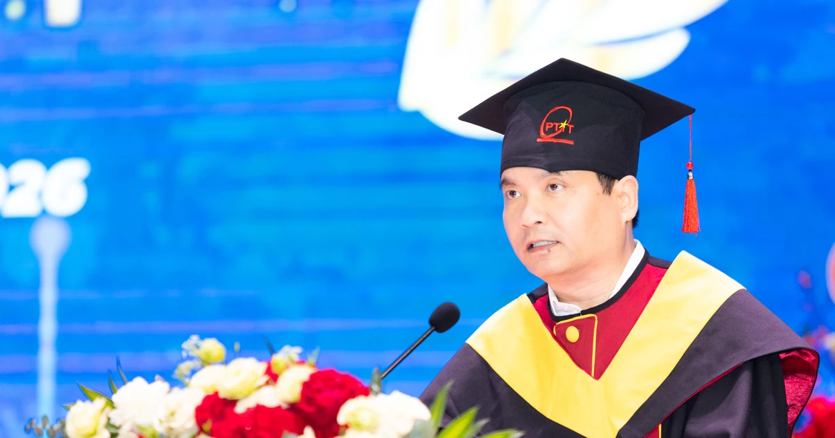 Giám đốc PTIT nhắn nhủ tân kỹ sư tại lễ tốt nghiệp: Hãy giữ tinh thần tiên phong khi bước vào hành trình mới