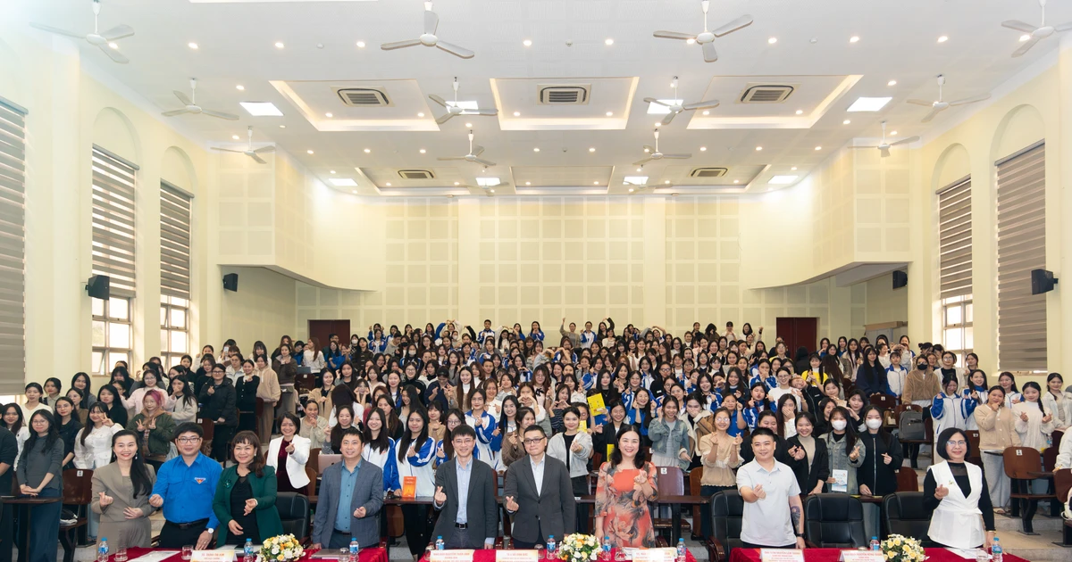 Sinh viên Trường Cao đẳng Sư phạm Trung ương 'gỡ rối' chuyện trường học, trường đời cùng các chuyên gia