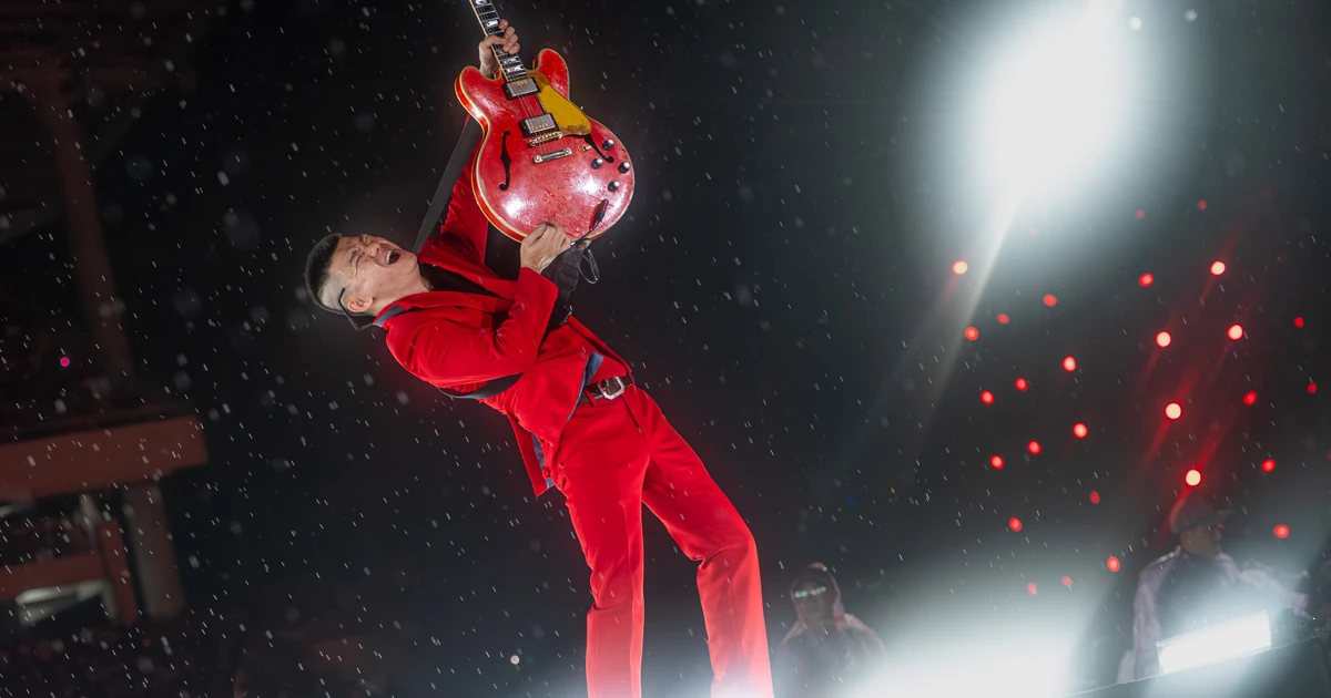 Màn trình diễn rực lửa dưới mưa của Ngũ Cung tại Âm vang Tổ quốc