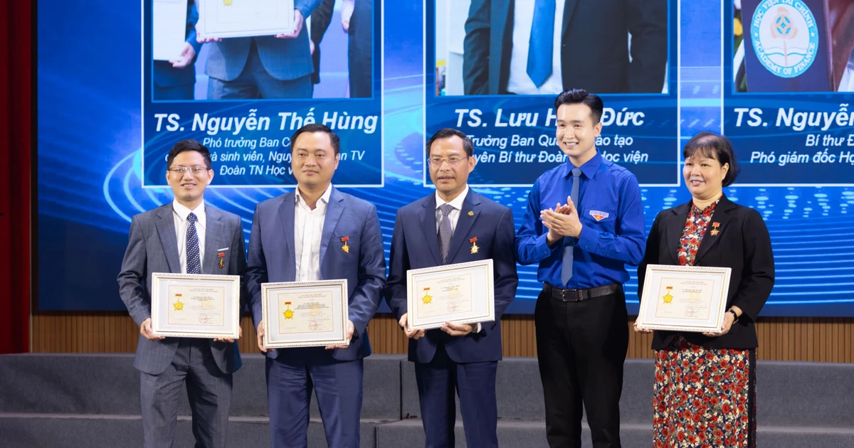 Bốn cá nhân tiêu biểu của Học viện Tài chính nhận phần thưởng cao quý nhất của Trung ương Đoàn