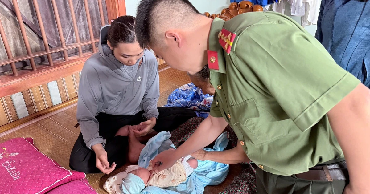 Bé trai sơ sinh bị bỏ rơi ở đập nước