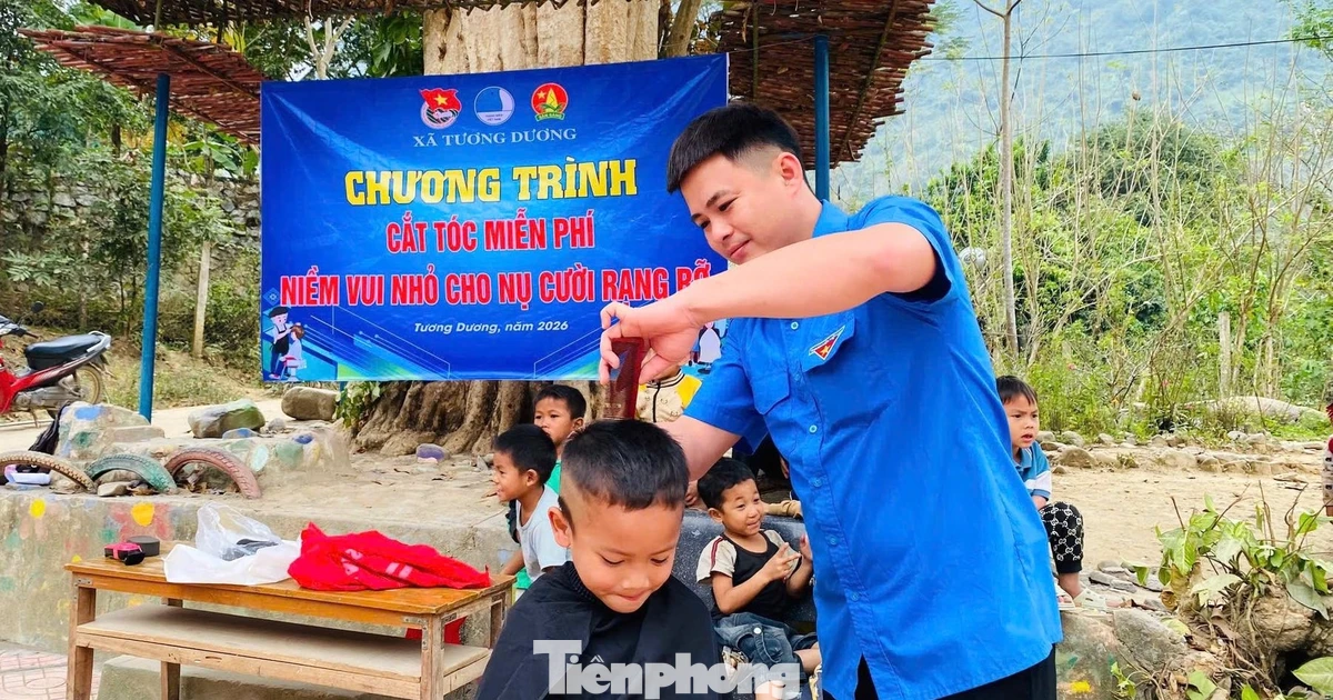 Tuổi trẻ Nghệ An vào bản làng cắt tóc miễn phí cho trẻ em vui xuân đón Tết