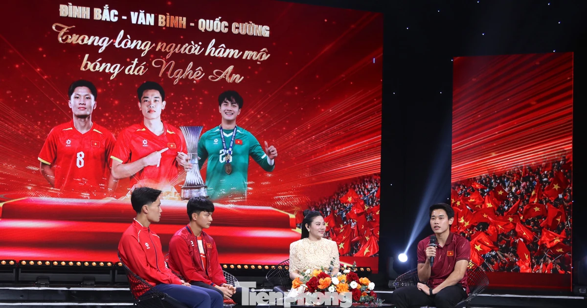 Đình Bắc, Văn Bình và Quốc Cường tiết lộ mẫu bạn gái với người hâm mộ