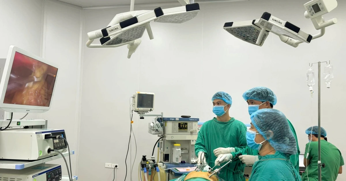 Người phụ nữ bị thủng đại tràng vì ngậm tăm rồi đi ngủ