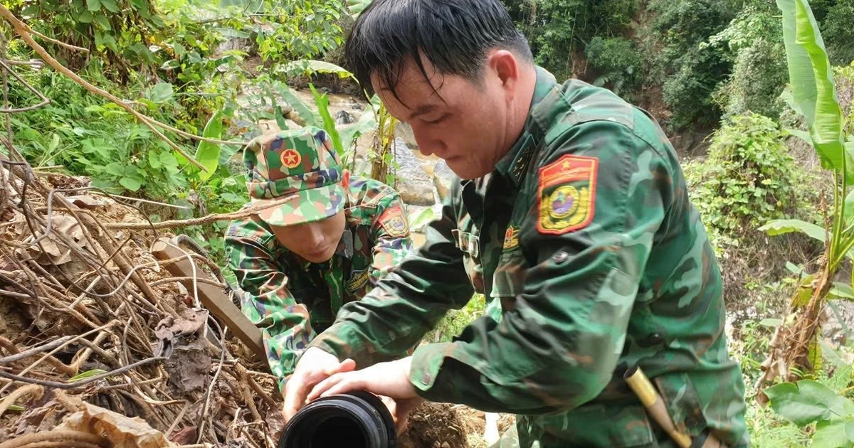 Vượt nắng mưa, kéo đường nước cho dân sinh hoạt